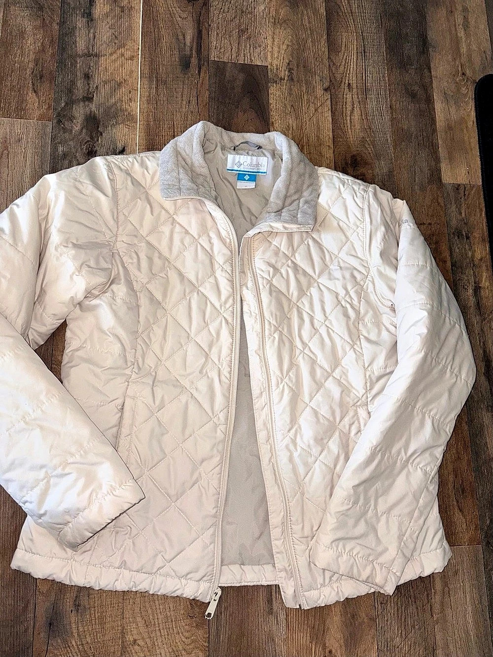 Columbia Quilted Puffer Jacket in Cream Size Medium